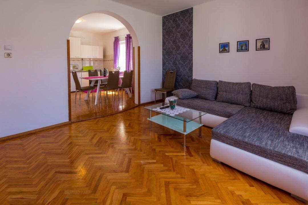 Apartment Dvorska Цриквеница Экстерьер фото