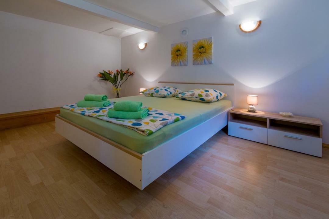 Apartment Dvorska Цриквеница Экстерьер фото